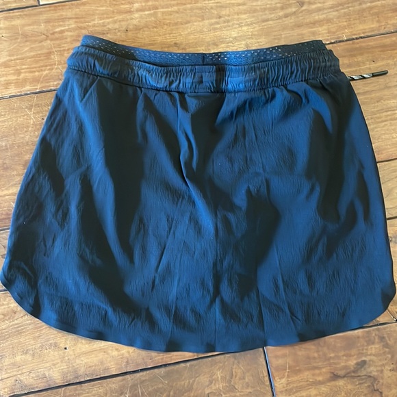 Athleta Trekkie Crest Skort Black - Picture 2 of 2